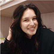 Studentessa di lingue con certificazione B2 First impartisce lezioni di inglese